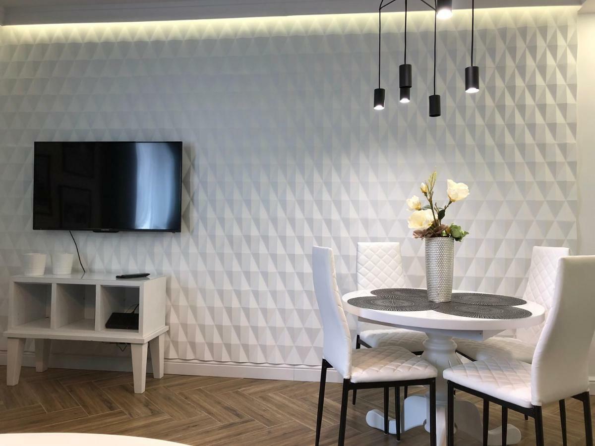 Family & Business Sauna Apartments Paderewskiego Sienkiewicza No2 Centrum Downtown - 2 Bedroom With Private Sauna, Bath With Hydromassage, Parking Kielce Ngoại thất bức ảnh