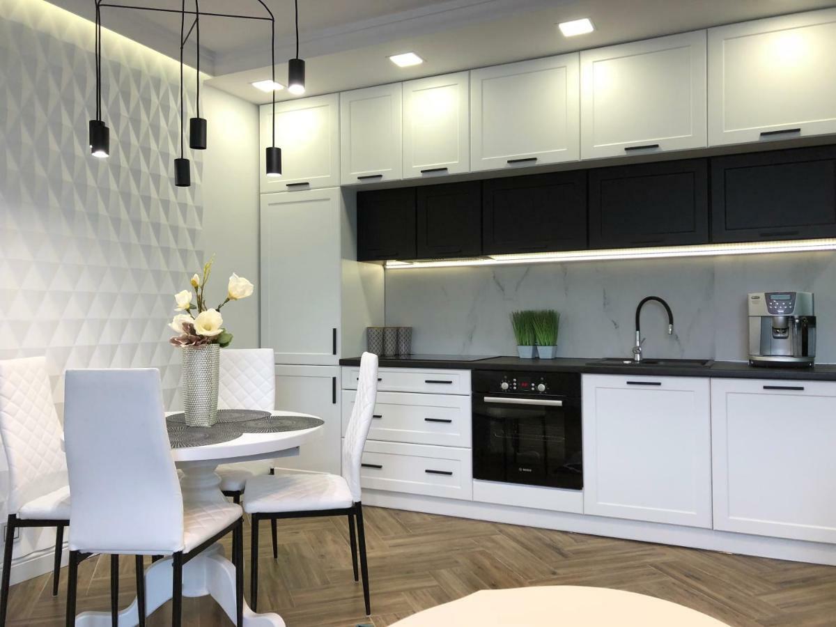 Family & Business Sauna Apartments Paderewskiego Sienkiewicza No2 Centrum Downtown - 2 Bedroom With Private Sauna, Bath With Hydromassage, Parking Kielce Ngoại thất bức ảnh